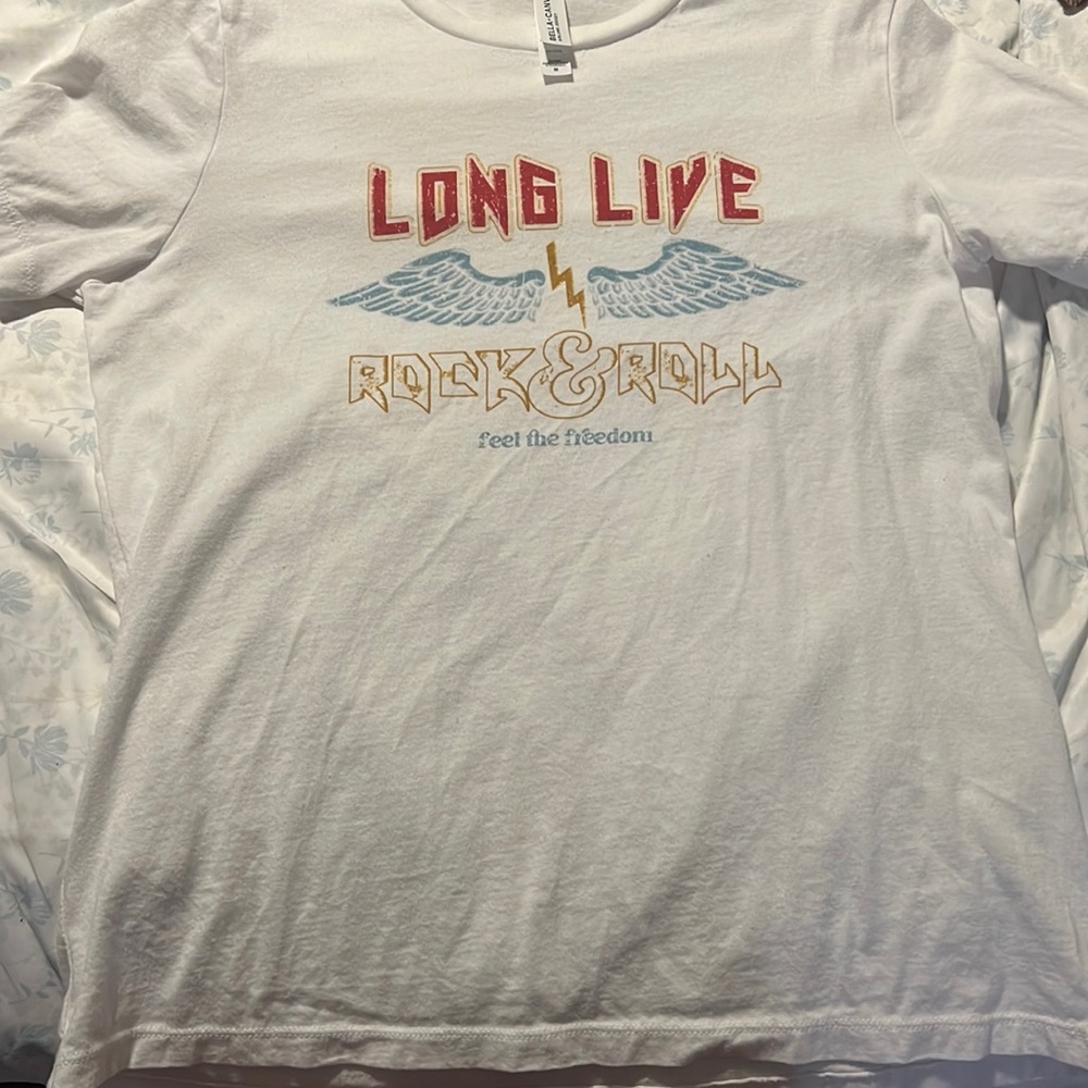 Size medium tee shirt never been worn